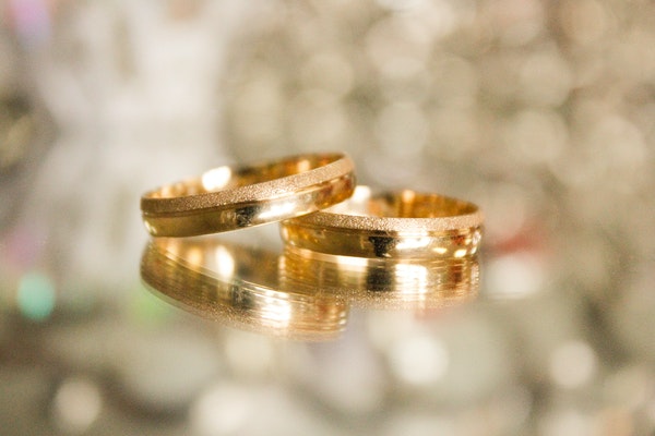 Avoid debt with these wedding ring alternatives.