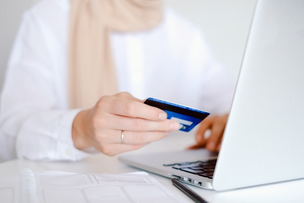 Avoid debt with these tips on how to shop smart online.