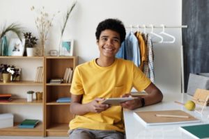 Take these steps to help your teen find a job. 