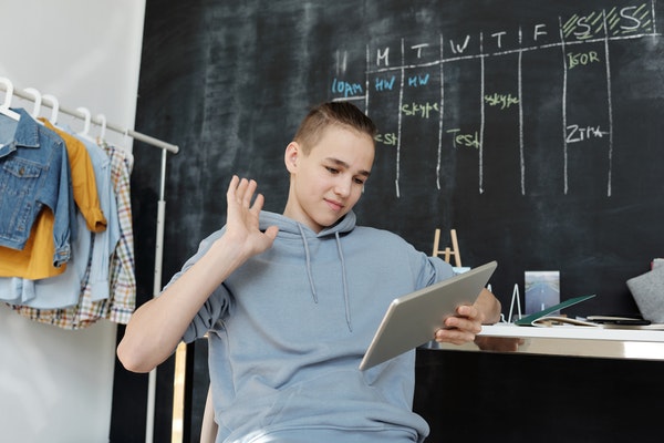 Take these steps to help your teen find a job.