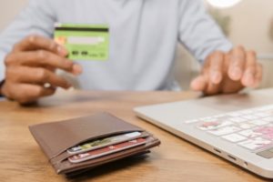 Avoid debt by shopping smart online.