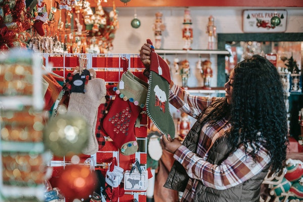 ACCC has the scoop on holiday shopping news.