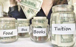How to Manage Money in College